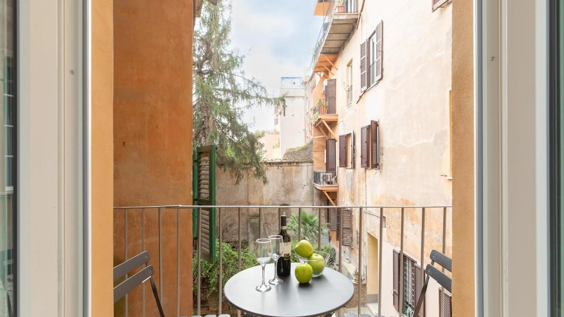 Hospitality Rome At Home